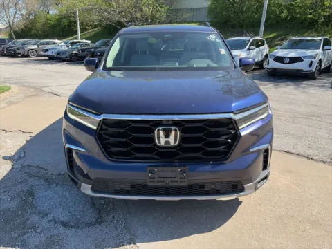 Photos of 2024 Honda Pilot Elite for sale in Overland Park, KS at Acura of Overland Park