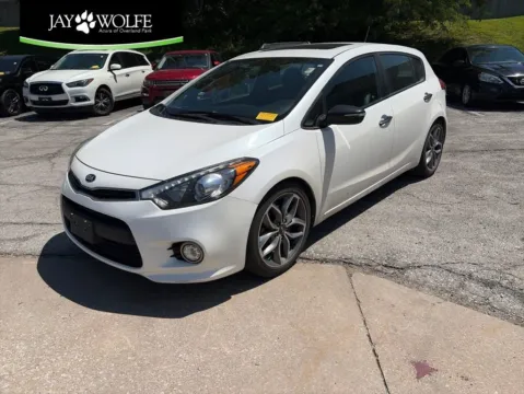White 2016 Kia Forte 5-Door SX for sale in Overland Park, KS
