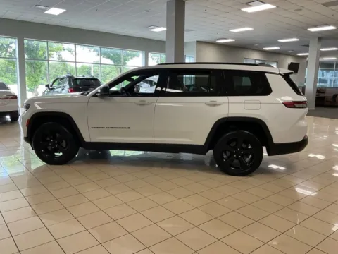 More photos of 2023 Jeep Grand Cherokee L Altitude at Acura of Overland Park, KS