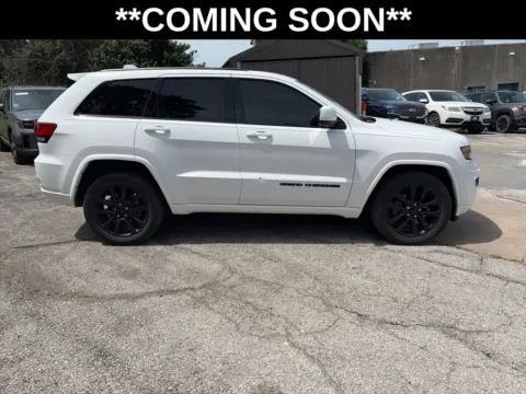 More photos of 2017 Jeep Grand Cherokee Altitude at Acura of Overland Park, KS