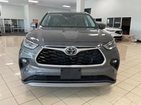 Photos of 2022 Toyota Highlander Platinum for sale in Overland Park, KS at Acura of Overland Park