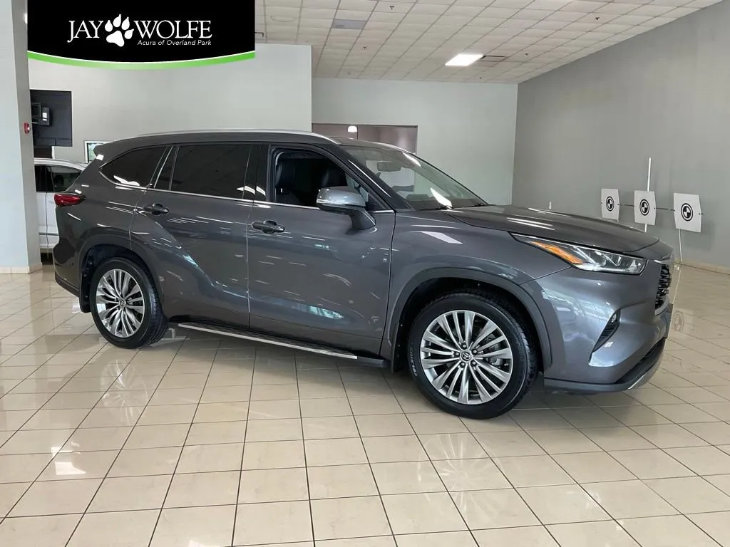 Gray 2022 Toyota Highlander Platinum for sale in Overland Park, KS