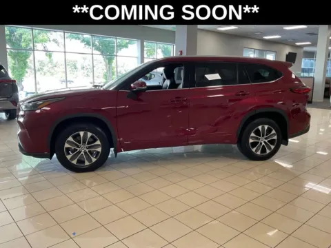 More photos of 2022 Toyota Highlander XLE at Acura of Overland Park, KS