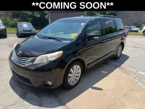 Black 2013 Toyota Sienna XLE for sale in Overland Park, KS