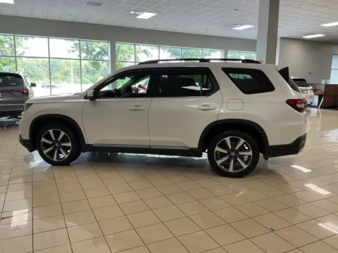 More photos of 2023 Honda Pilot Elite at Acura of Overland Park, KS