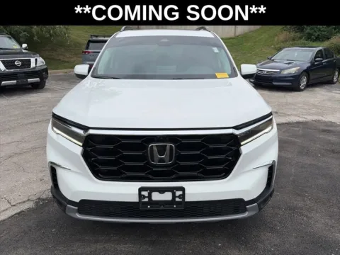 Photos of 2023 Honda Pilot Elite for sale in Overland Park, KS at Acura of Overland Park