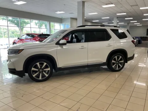 More photos of 2023 Honda Pilot Elite at Acura of Overland Park, KS