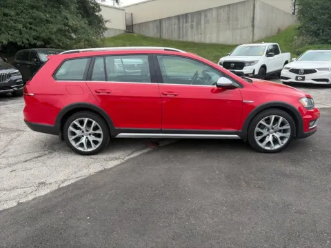 More photos of 2017 Volkswagen Golf Alltrack SEL at Acura of Overland Park, KS