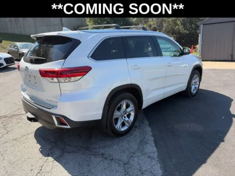 More photos of 2019 Toyota Highlander Limited at Acura of Overland Park, KS