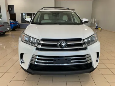 Photos of 2019 Toyota Highlander Limited for sale in Overland Park, KS at Acura of Overland Park