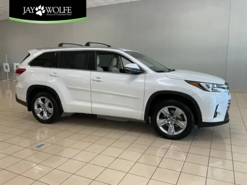 White 2019 Toyota Highlander Limited for sale in Overland Park, KS