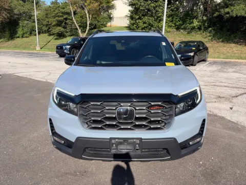 Photos of 2022 Honda Passport TrailSport for sale in Overland Park, KS at Acura of Overland Park