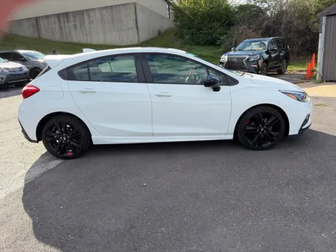 More photos of 2018 Chevrolet Cruze LT at Acura of Overland Park, KS