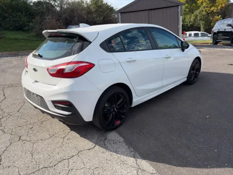 More photos of 2018 Chevrolet Cruze LT at Acura of Overland Park, KS