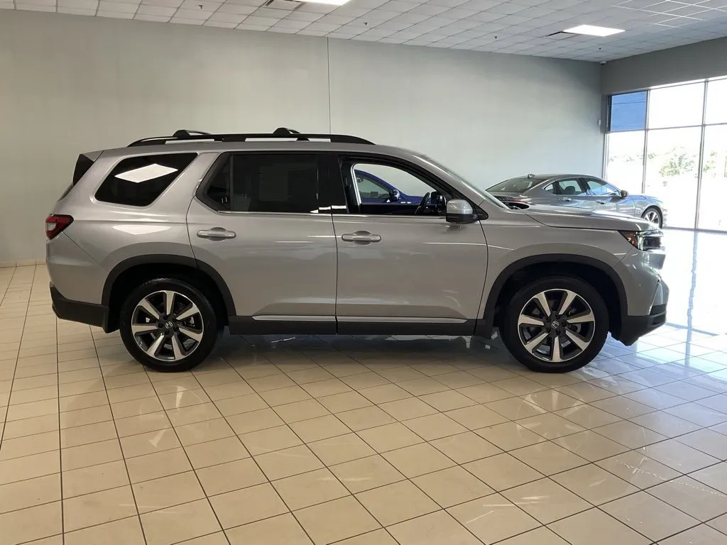 2023 Honda Pilot Elite photo 3