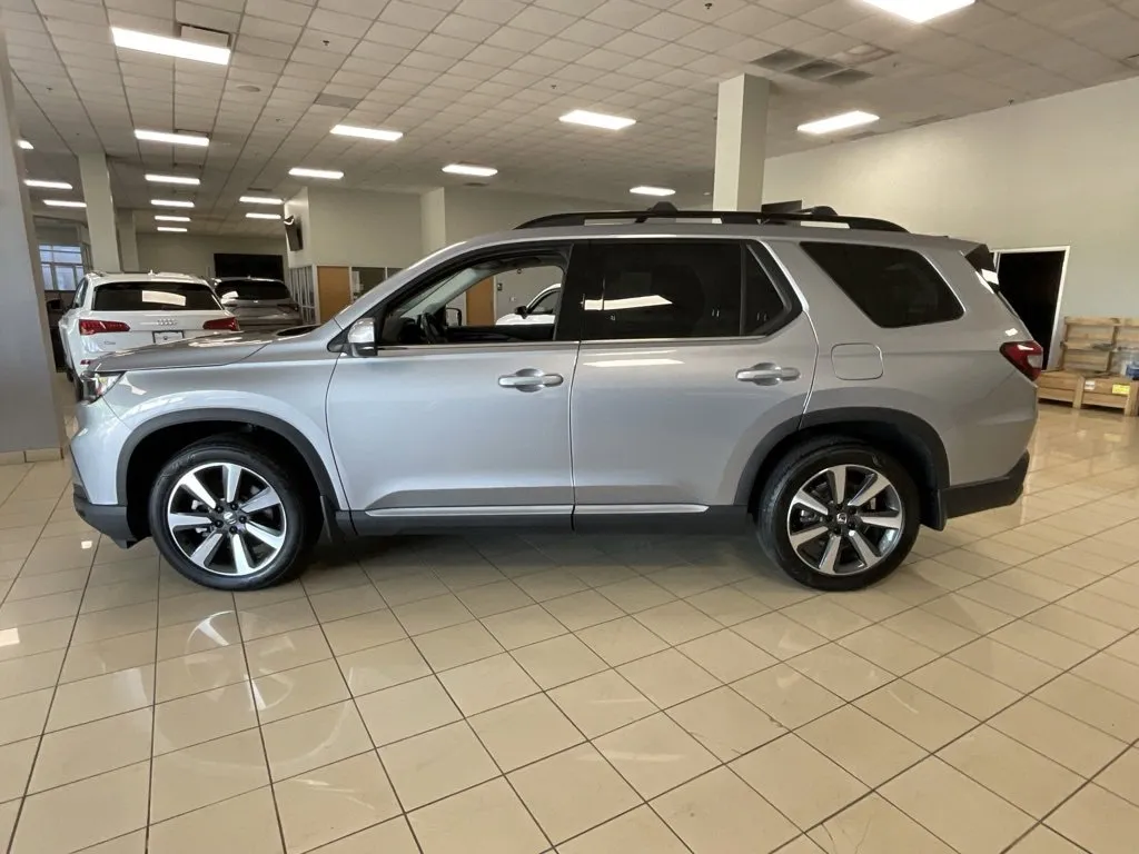 2023 Honda Pilot Elite photo 2