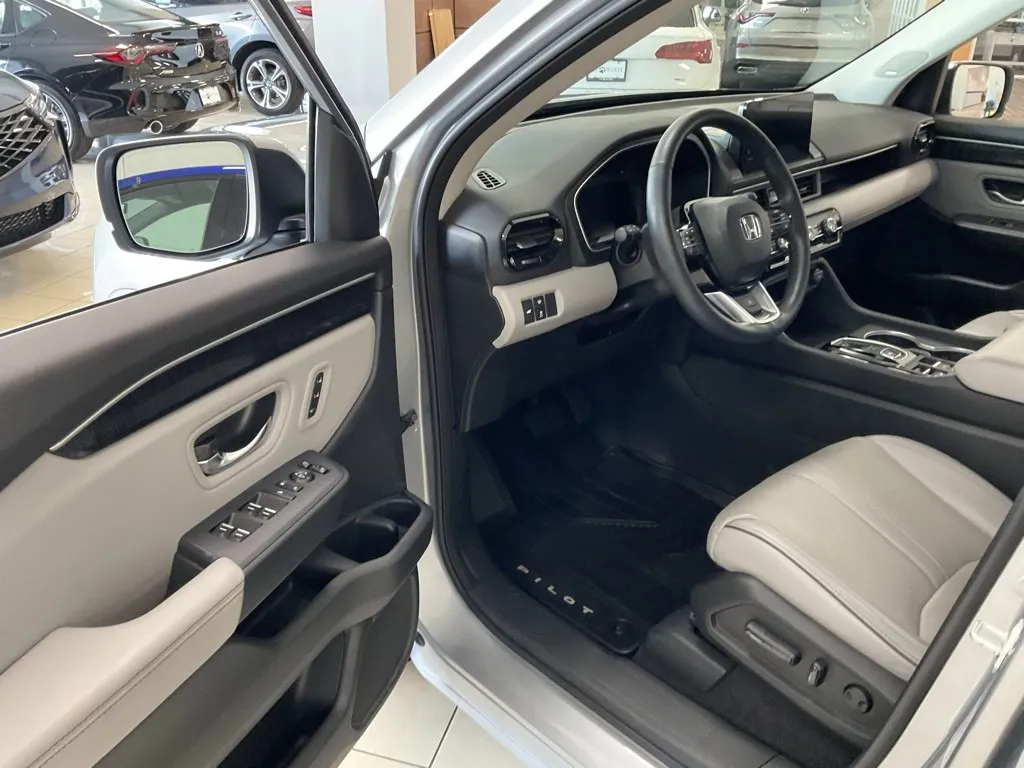 2023 Honda Pilot Elite photo 4