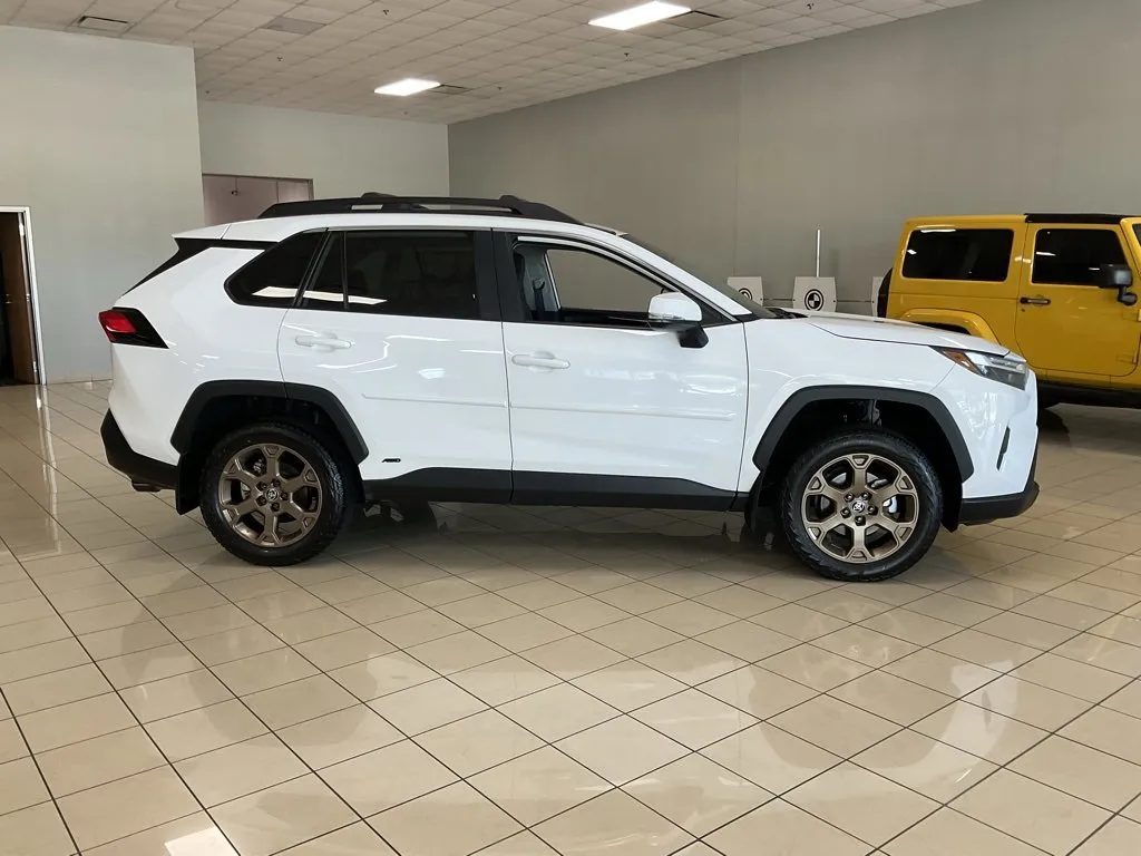 2023 Toyota RAV4 Hybrid photo 3