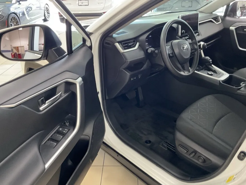 2023 Toyota RAV4 Hybrid photo 4