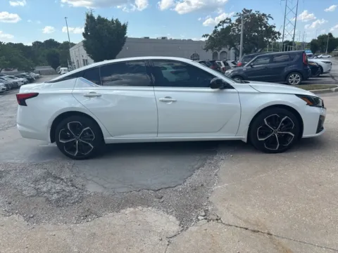 More photos of 2023 Nissan Altima 2.5 SR at Acura of Overland Park, KS