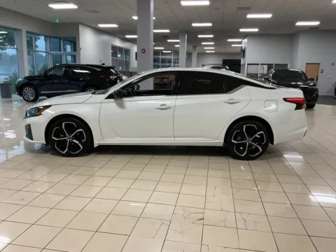 More photos of 2023 Nissan Altima 2.5 SR at Acura of Overland Park, KS