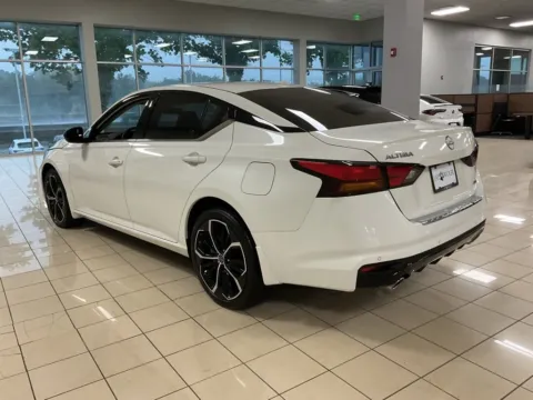 More photos of 2023 Nissan Altima 2.5 SR at Acura of Overland Park, KS