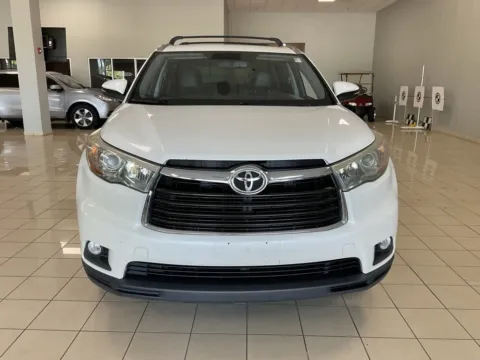 Photos of 2016 Toyota Highlander XLE for sale in Overland Park, KS at Acura of Overland Park