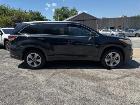 More photos of 2016 Toyota Highlander Limited at Acura of Overland Park, KS