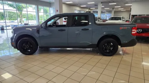More photos of 2022 Ford Maverick XLT at Acura of Overland Park, KS