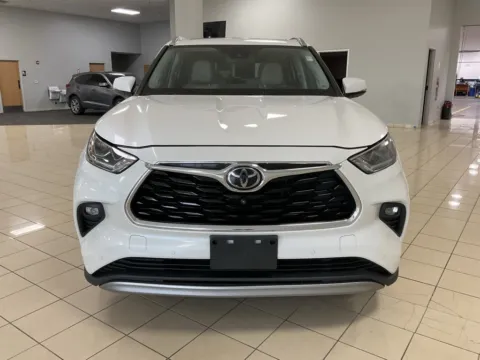 Photos of 2020 Toyota Highlander Platinum for sale in Overland Park, KS at Acura of Overland Park