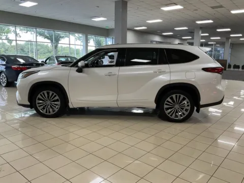 More photos of 2020 Toyota Highlander Platinum at Acura of Overland Park, KS