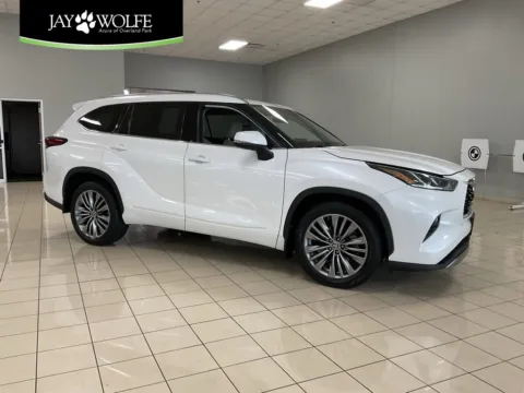 White 2020 Toyota Highlander Platinum for sale in Overland Park, KS