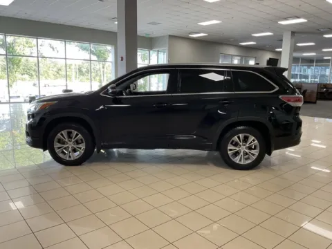 Another view of 2015 Toyota Highlander XLE for sale in Overland Park, KS at Acura of Overland Park