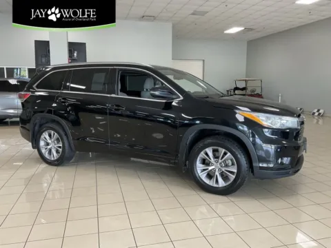 Black 2015 Toyota Highlander XLE for sale in Overland Park, KS