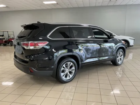 More photos of 2015 Toyota Highlander XLE at Acura of Overland Park, KS