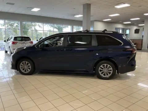 More photos of 2024 Toyota Sienna LE at Acura of Overland Park, KS