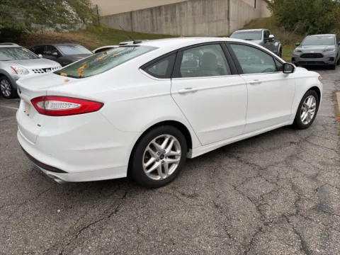 More photos of 2016 Ford Fusion SE at Acura of Overland Park, KS