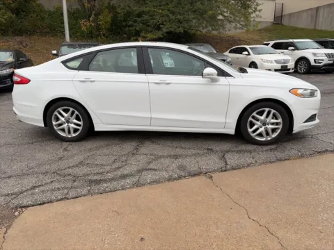 More photos of 2016 Ford Fusion SE at Acura of Overland Park, KS