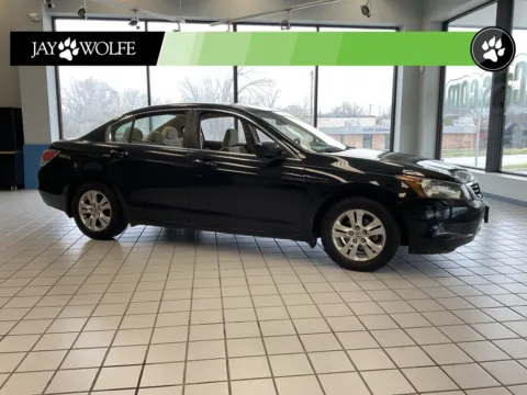 Silver 2009 Honda Accord LX-P for sale in Kansas City, MO