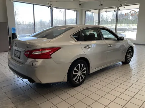 More photos of 2017 Nissan Altima 2.5 S at Jay Wolfe Auto Outlet, MO