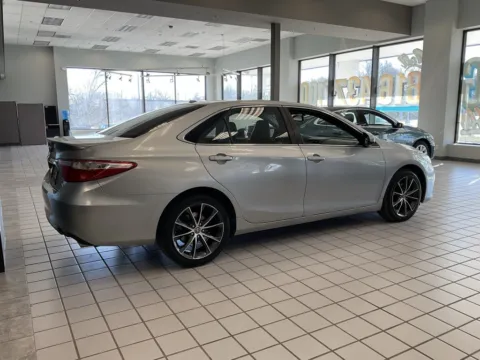 More photos of 2016 Toyota Camry XSE at Jay Wolfe Auto Outlet, MO