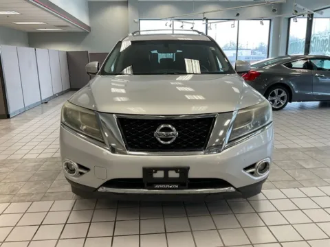 Photos of 2013 Nissan Pathfinder Platinum for sale in Kansas City, MO at Jay Wolfe Auto Outlet