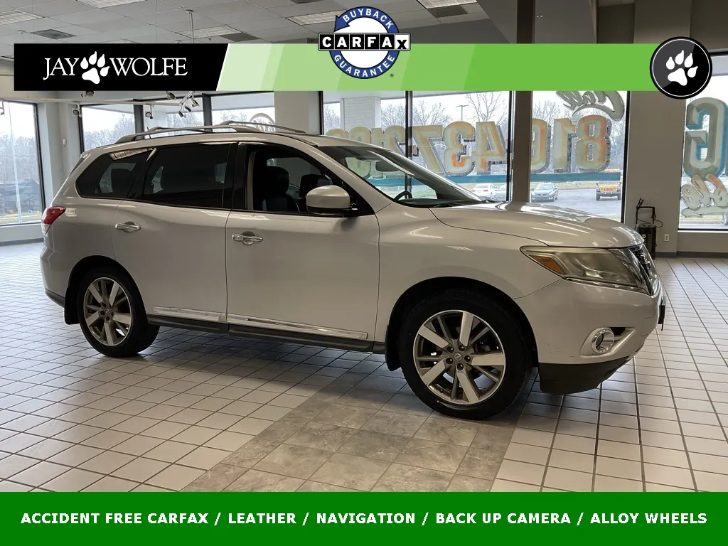 Silver 2013 Nissan Pathfinder Platinum for sale in Kansas City, MO