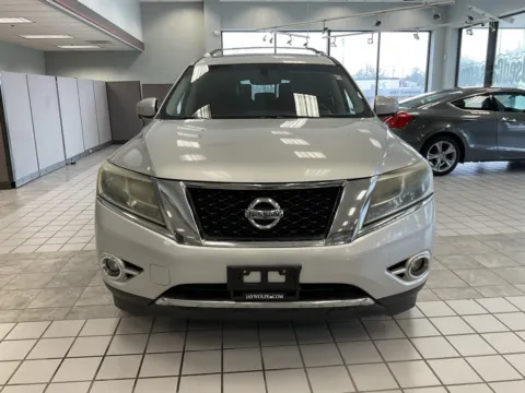 Photos of 2013 Nissan Pathfinder Platinum for sale in Kansas City, MO at Jay Wolfe Auto Outlet