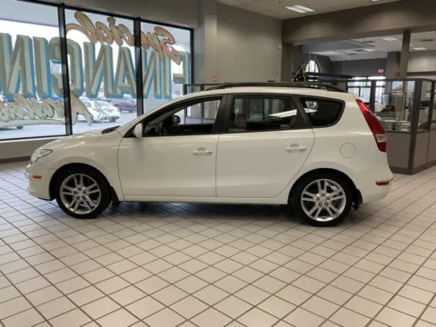 More photos of 2010 Hyundai Elantra Touring SE at Jay Wolfe Auto Outlet, MO