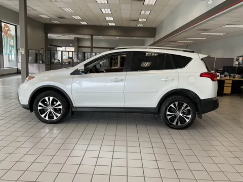 More photos of 2015 Toyota RAV4 Limited at Jay Wolfe Auto Outlet, MO