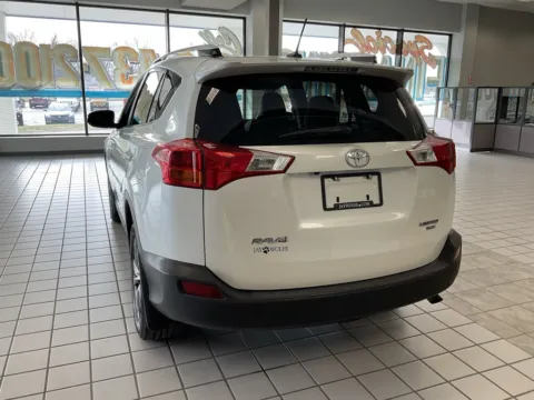 More photos of 2015 Toyota RAV4 Limited at Jay Wolfe Auto Outlet, MO