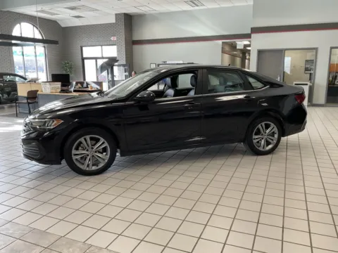 Another view of 2024 Volkswagen Jetta 1.5T SE for sale in Kansas City, MO at Jay Wolfe Auto Outlet