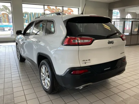 More photos of 2015 Jeep Cherokee Limited at Jay Wolfe Auto Outlet, MO