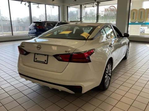 More photos of 2023 Nissan Altima 2.5 SV at Jay Wolfe Auto Outlet, MO